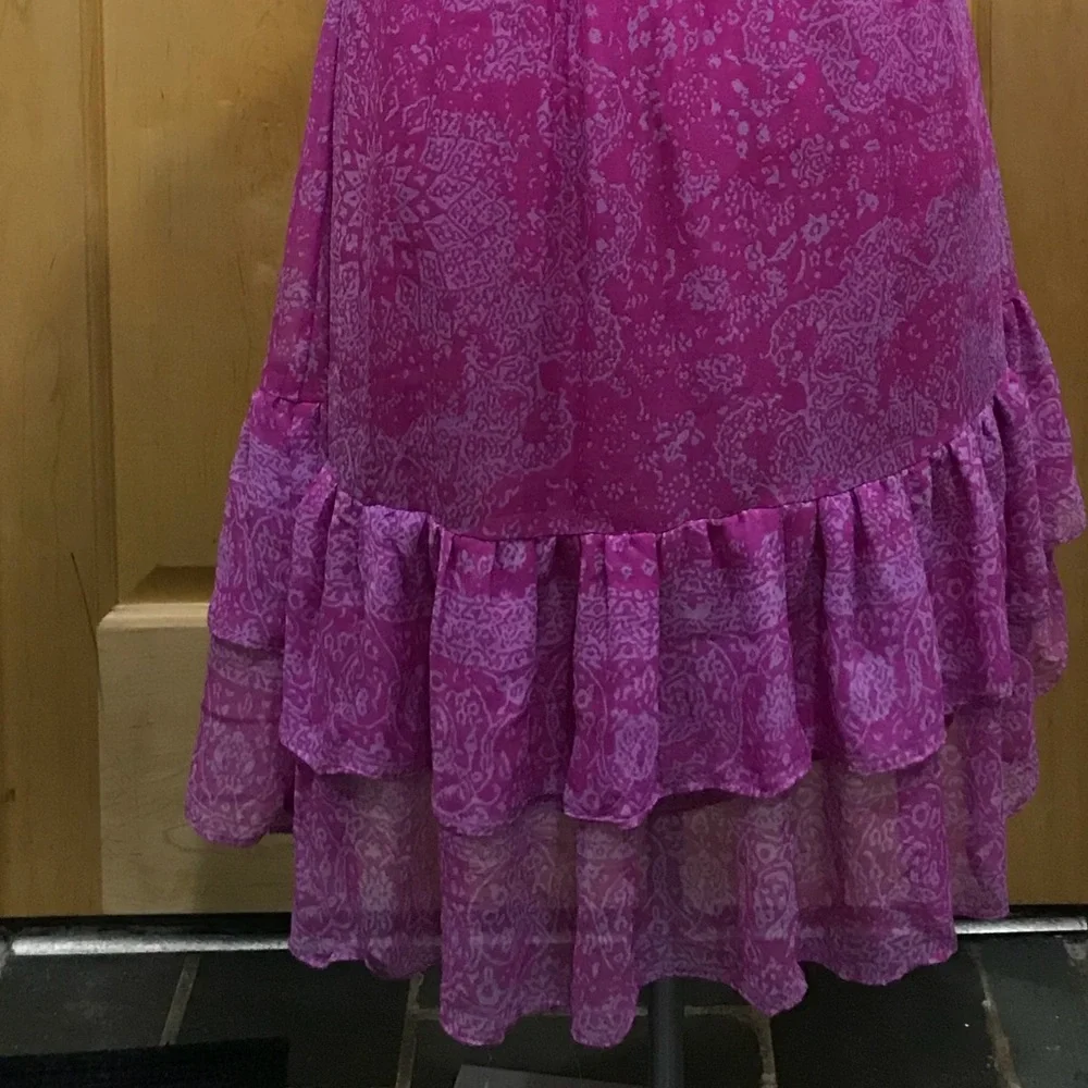 Ella Moss V-neck dress with ruffles at bot… - Picture 6 of 6